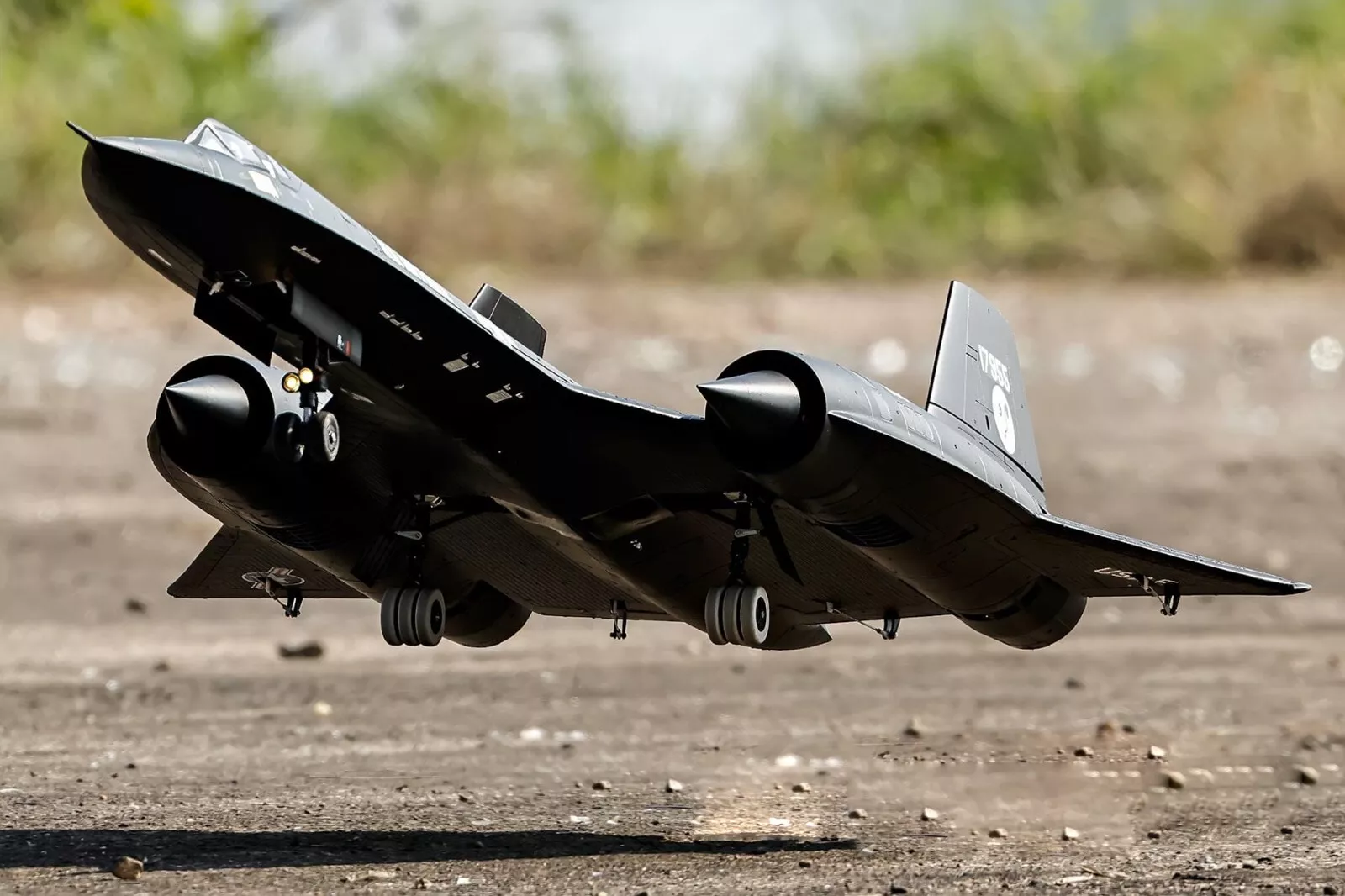 unboxing and assembly of the Freewing SR-71 Blackbird Twin 70mm EDF RC Jet