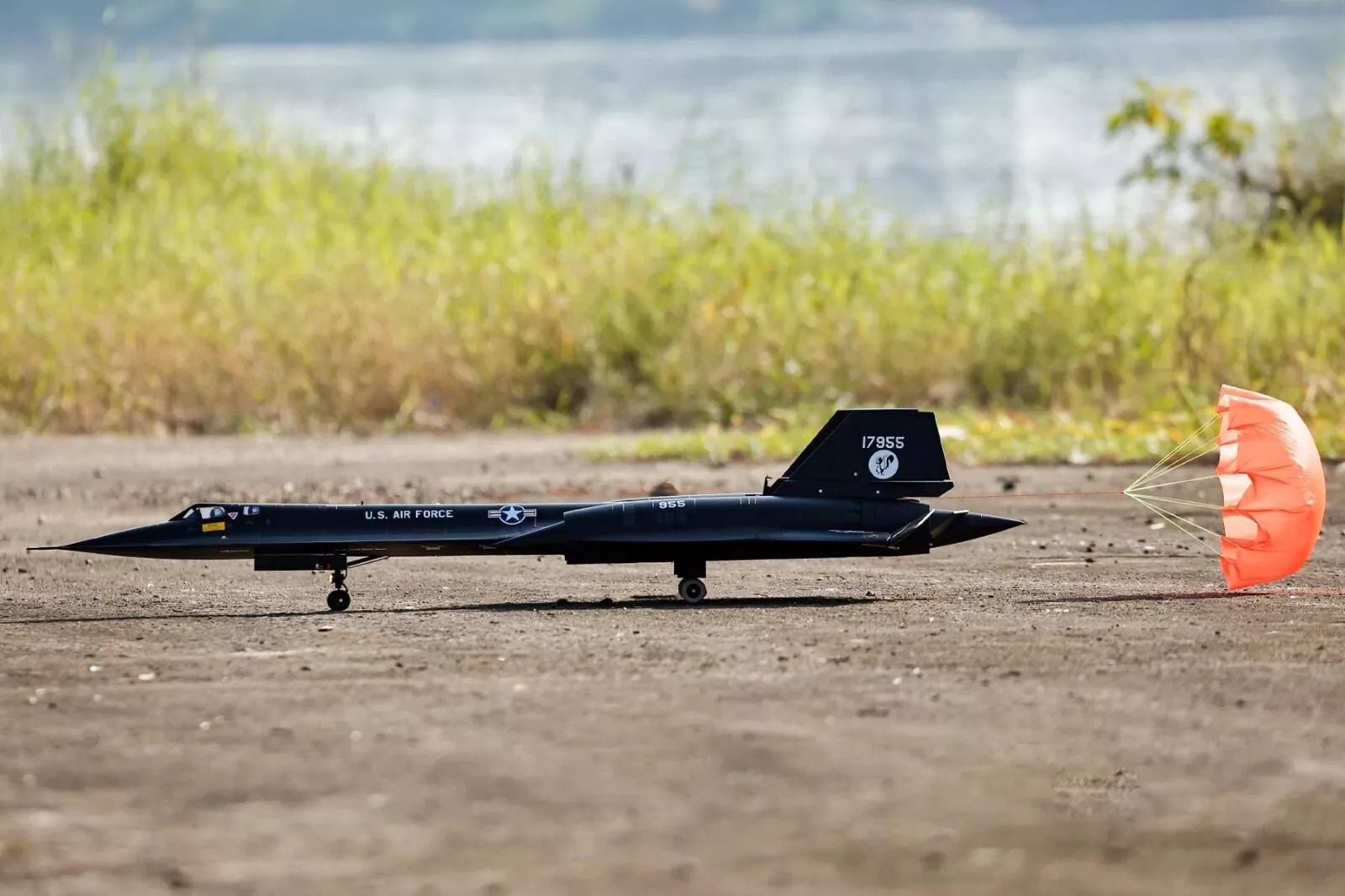 unboxing and assembly of the Freewing SR-71 Blackbird Twin 70mm EDF RC Jet