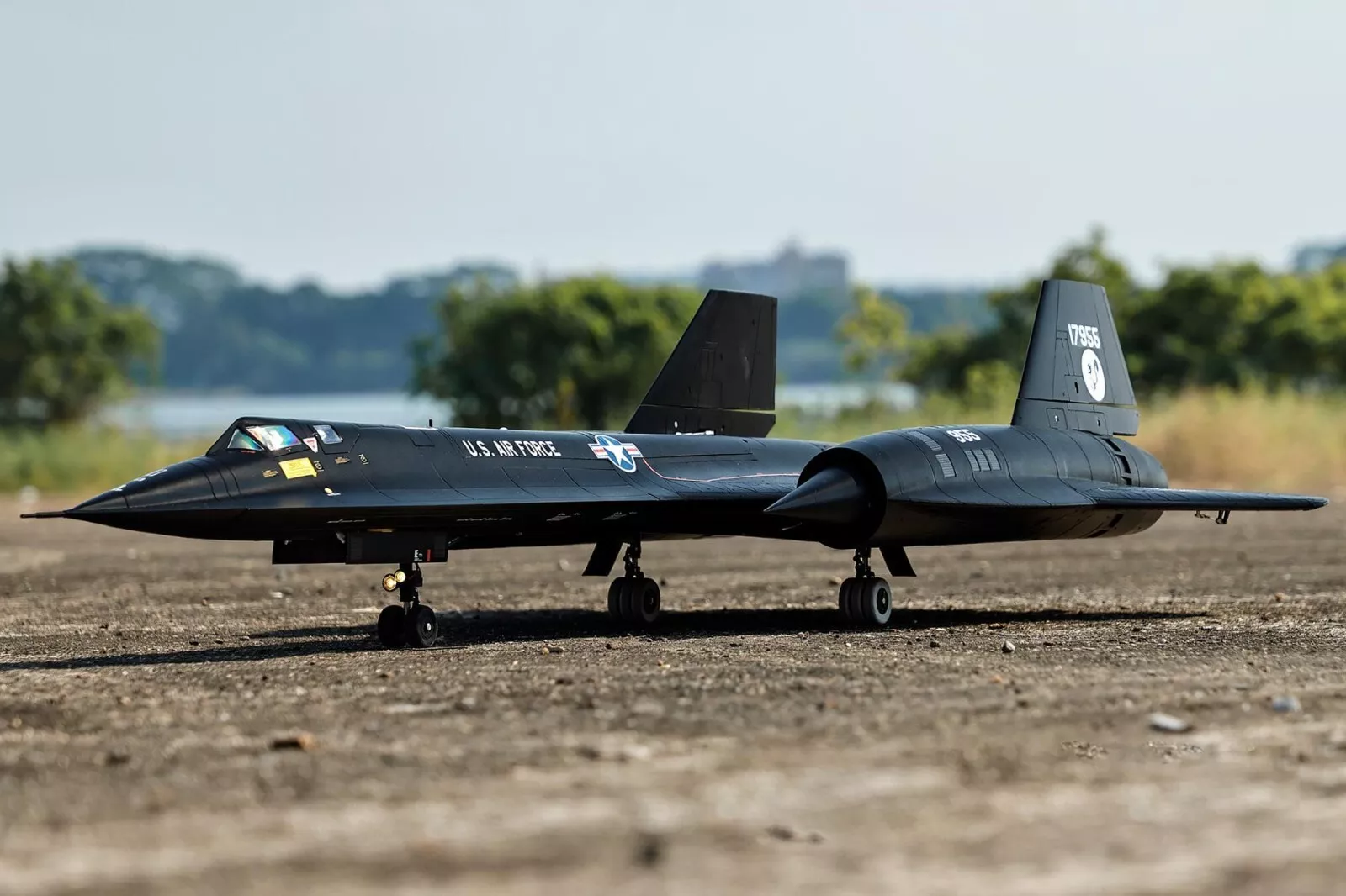 unboxing and assembly of the Freewing SR-71 Blackbird Twin 70mm EDF RC Jet