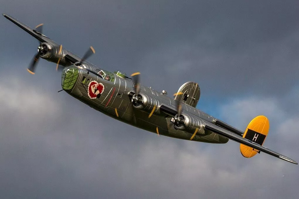 FlightLine B-24 Liberator Silver 2000mm (78 inch) Wingspan PNP FLW4011P RC Airplane